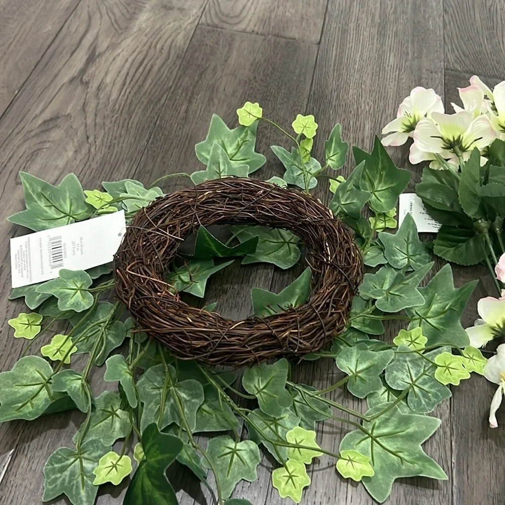 NWT Mini wreath and decorative florals